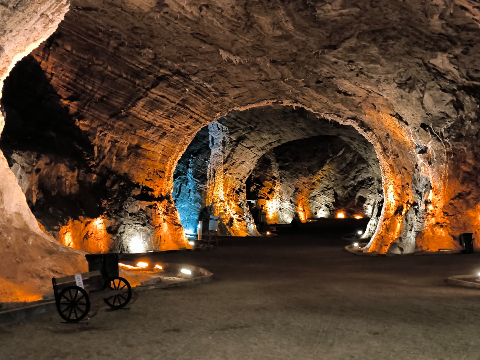 Şifa Kaynağı Tuzluca Kaya Tuz Mağarası