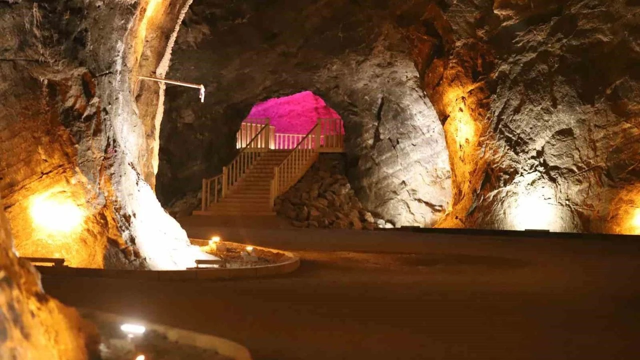 Şifa Kaynağı Tuzluca Kaya Tuz Mağarası