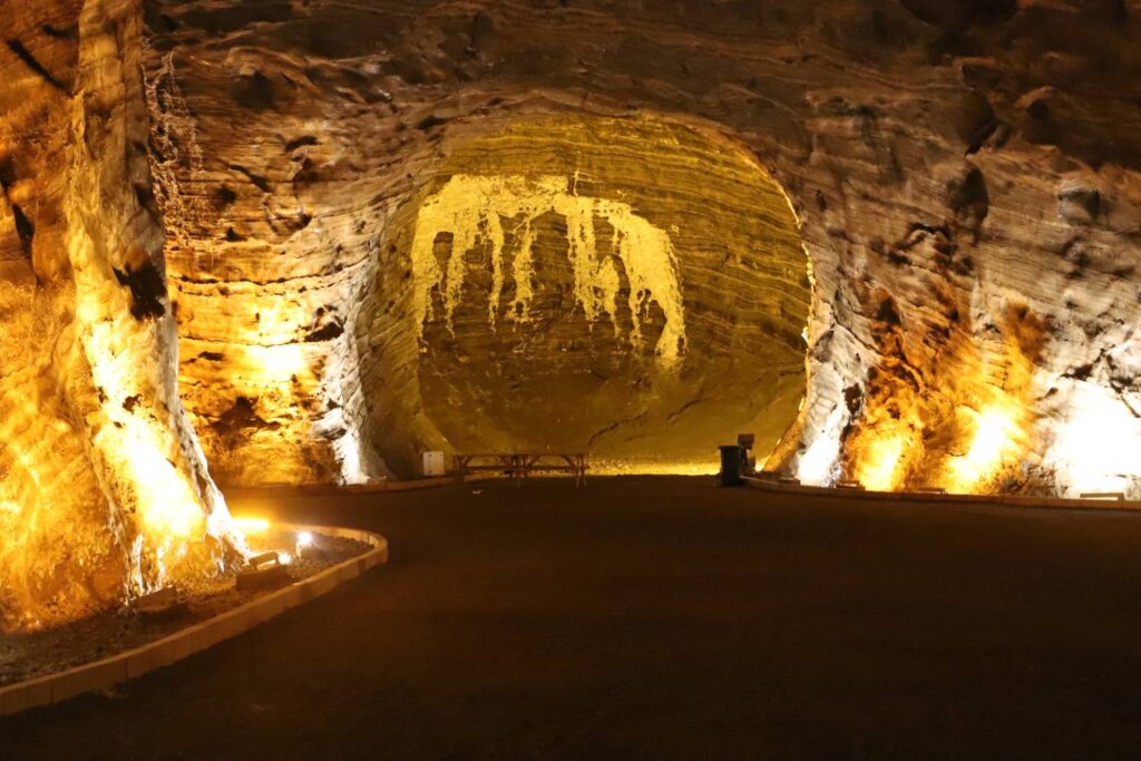 Şifa Kaynağı Tuzluca Kaya Tuz Mağarası